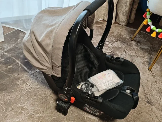 Продам коляску трансформер с автолюлькой - Квадроциклы в Южно-Сахалинск