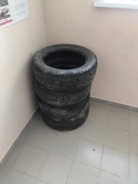 Продам резину 235/60/18 - Авто в Южно-Сахалинск