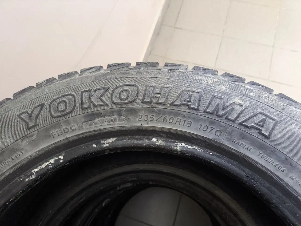 Продам резину 235/60/18 - Шины и диски (Авто) в Южно-Сахалинск