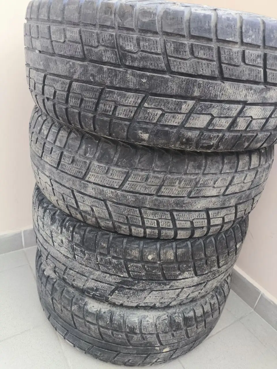 Продам резину 235/60/18 - Шины и диски (Авто) в Южно-Сахалинск