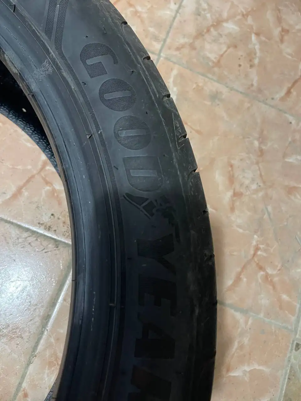 Комплект летних шин Goodyear 245/45/20 - Шины (Авто) в Южно-Сахалинск