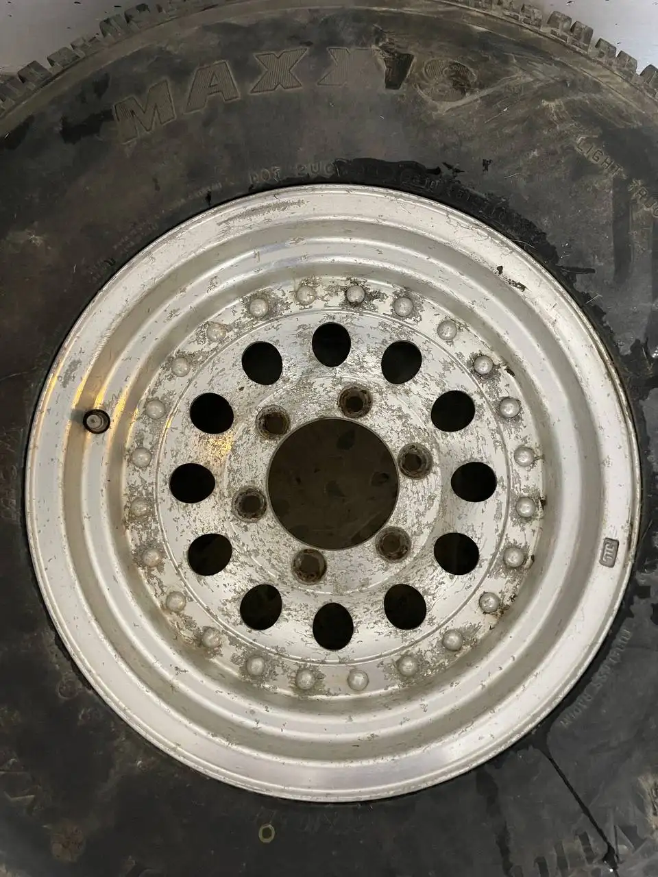 Продам комплект дисков R15 6x139.7 - Диски (Авто) в Южно-Сахалинск