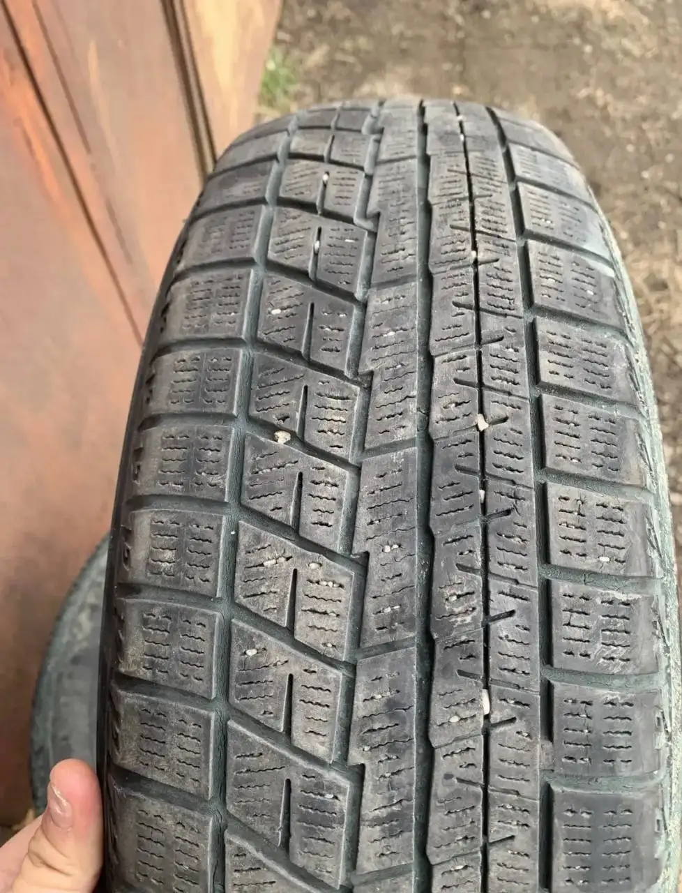 Зимние шины 185/65R15 - Шины и диски (Авто) в Корсаков