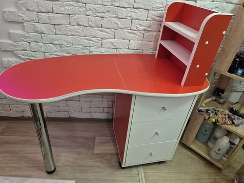 Продам маникюрный стол - частное объявление в Южно-Сахалинск