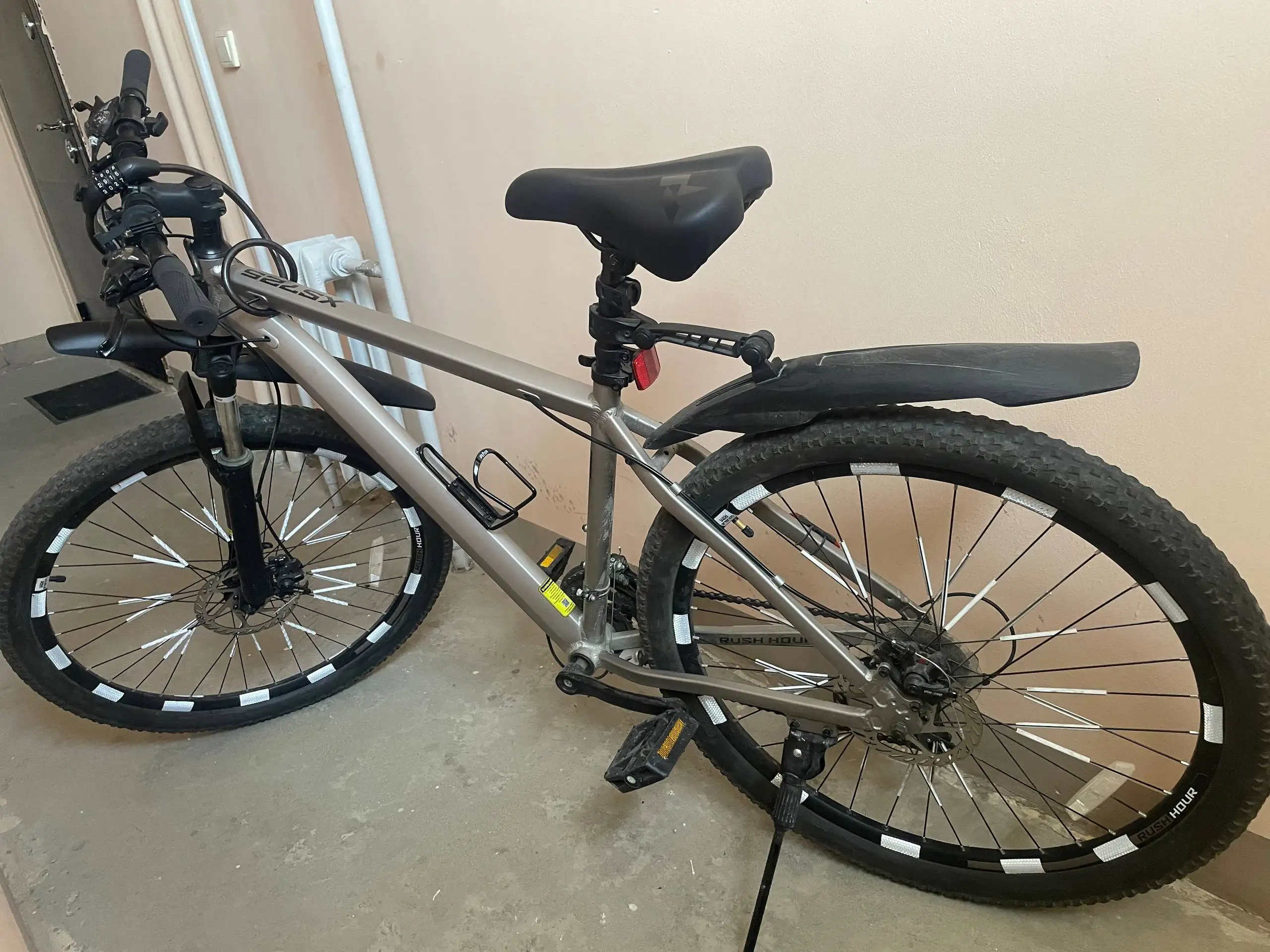 Продам велосипед RUSH Hour XS 725 - Велосипеды (Хобби и отдых) в Южно-Сахалинск