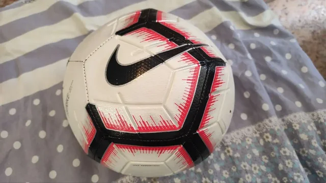 Продам футбольный мячик Nike - Коллекционные товары в Южно-Сахалинск