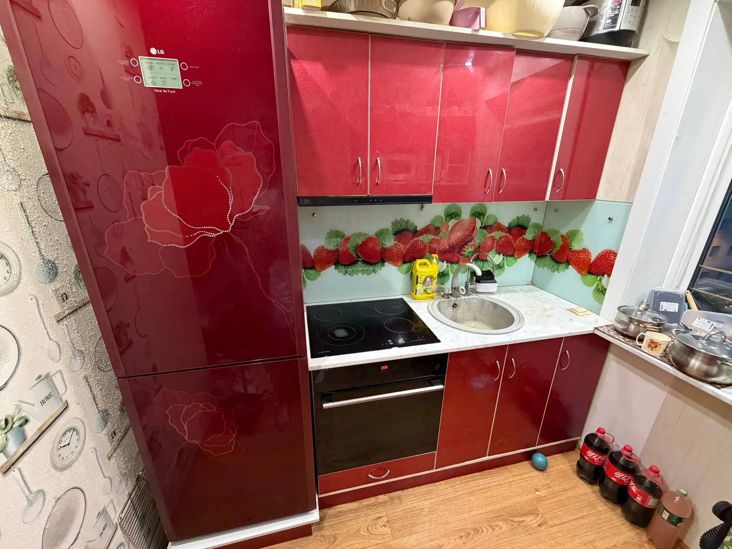 Продажа кухонного гарнитура с техникой в Южно-Сахалинске - Мебель (Для дома и дачи) в Южно-Сахалинск