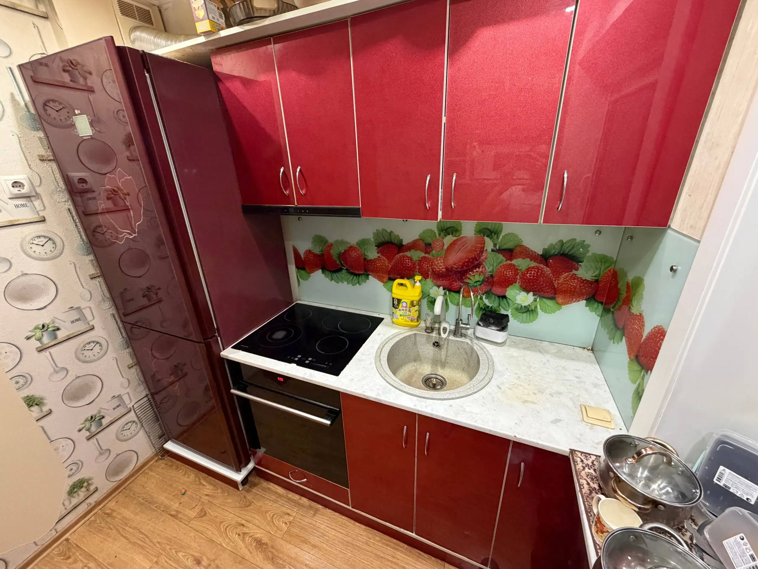 Продажа кухонного гарнитура с техникой в Южно-Сахалинске - Мебель (Для дома и дачи) в Южно-Сахалинск