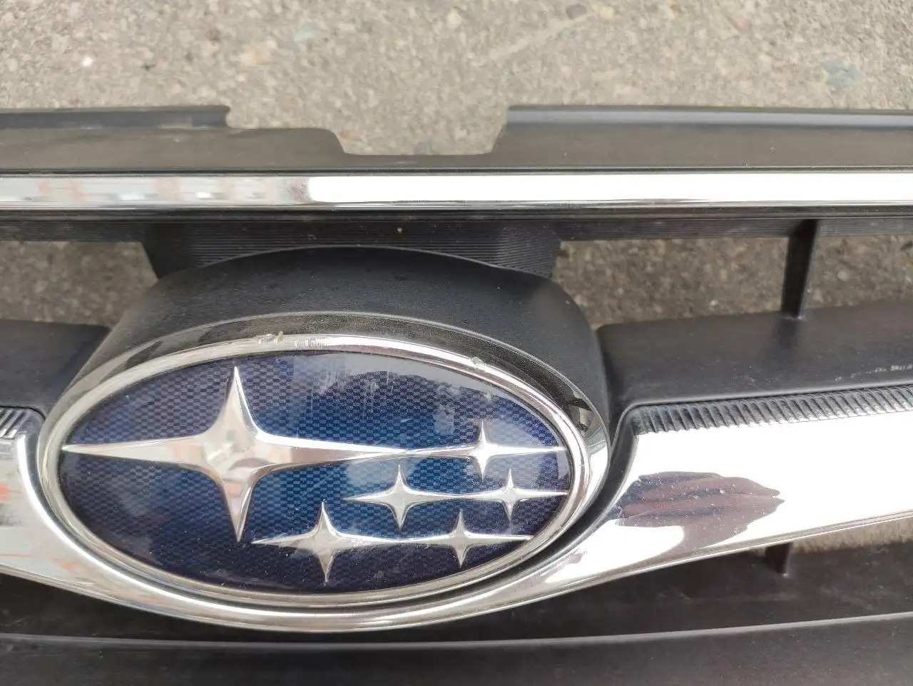 Продам решетку Subaru Legacy - Кузовные детали (Запчасти) в Южно-Сахалинск