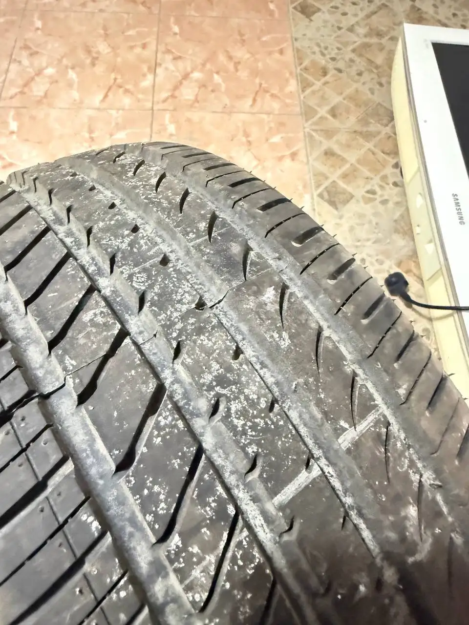 Продам резину 215/40/16 практический новая - Шины и диски (Авто) в Южно-Сахалинск