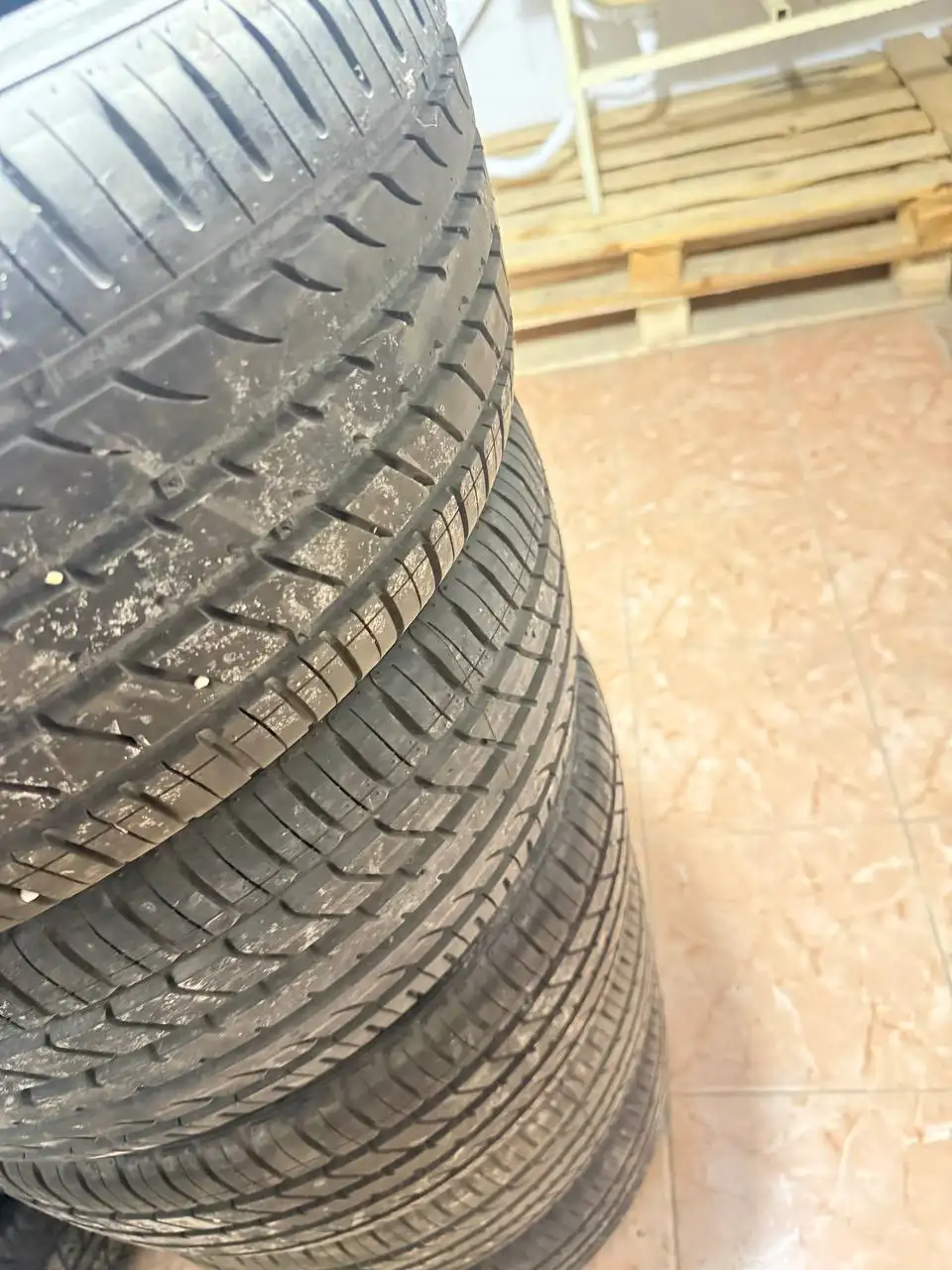 Продам резину 215/40/16 практический новая - Шины и диски (Авто) в Южно-Сахалинск