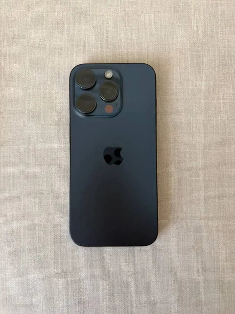 Продам iPhone 15 Pro 256GB, состояние хорошее - Микрофоны в Южно-Сахалинск