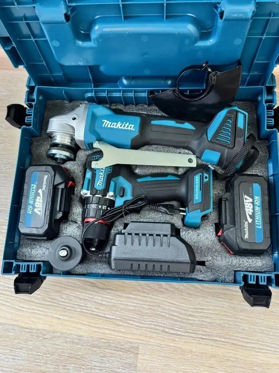 Набор 2 в 1: Шуруповерт и Болгарка Makita, новый - Инструменты в Южно-Сахалинск