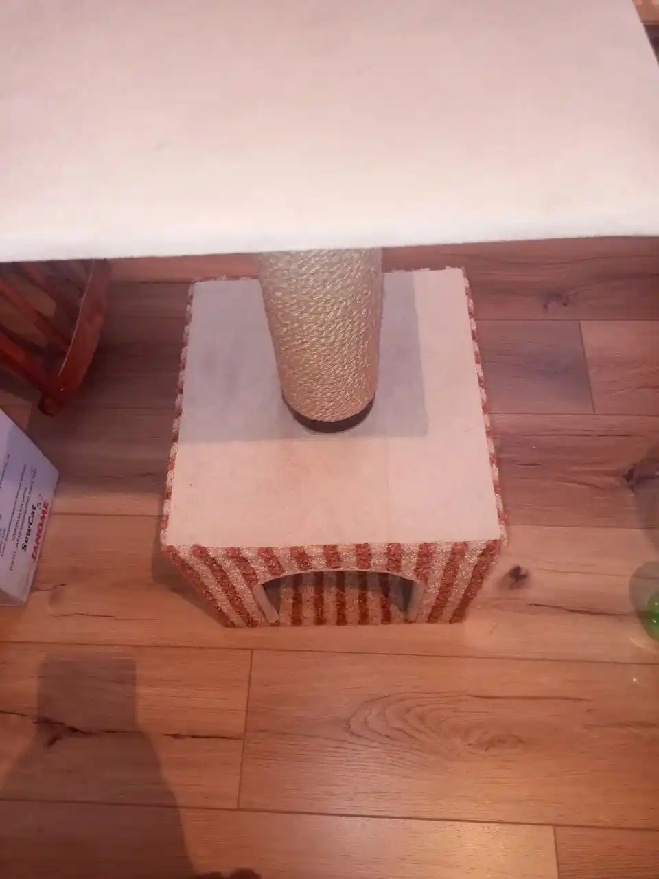 Домик-когтеточка для кошки или маленькой собаки