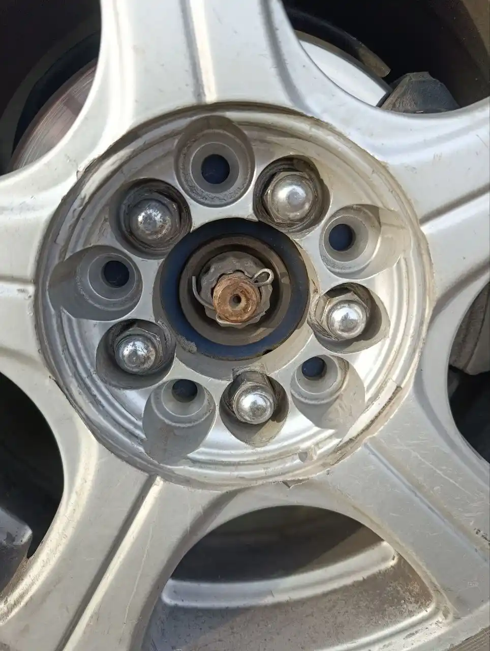 Продам зимнюю резину на литых дисках