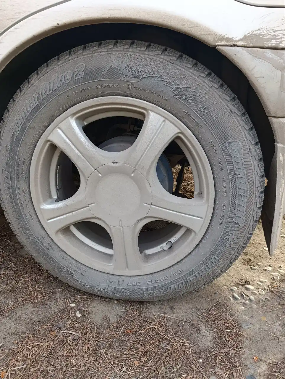 Продам зимнюю резину на литых дисках