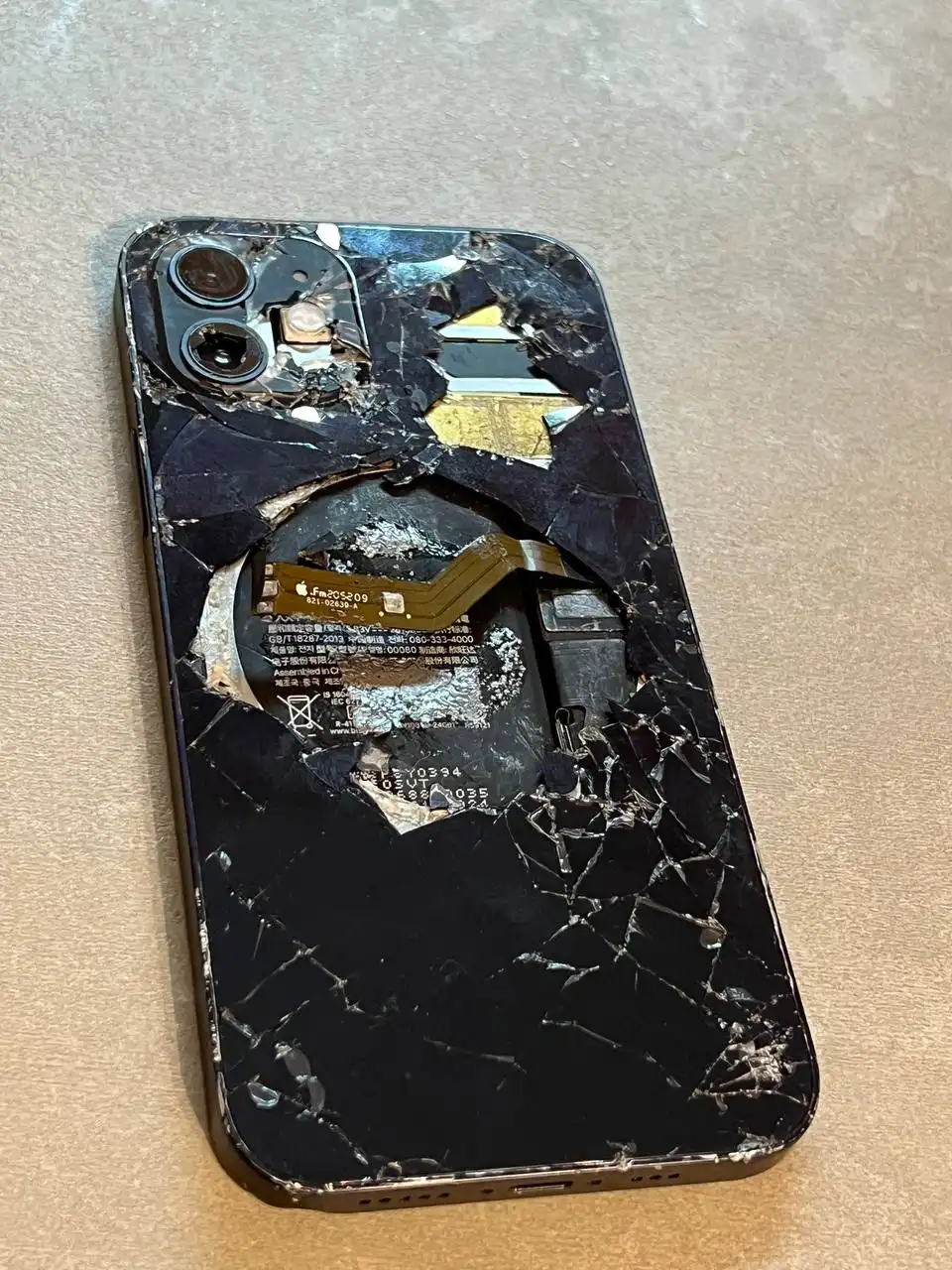 Продам iPhone 12 64