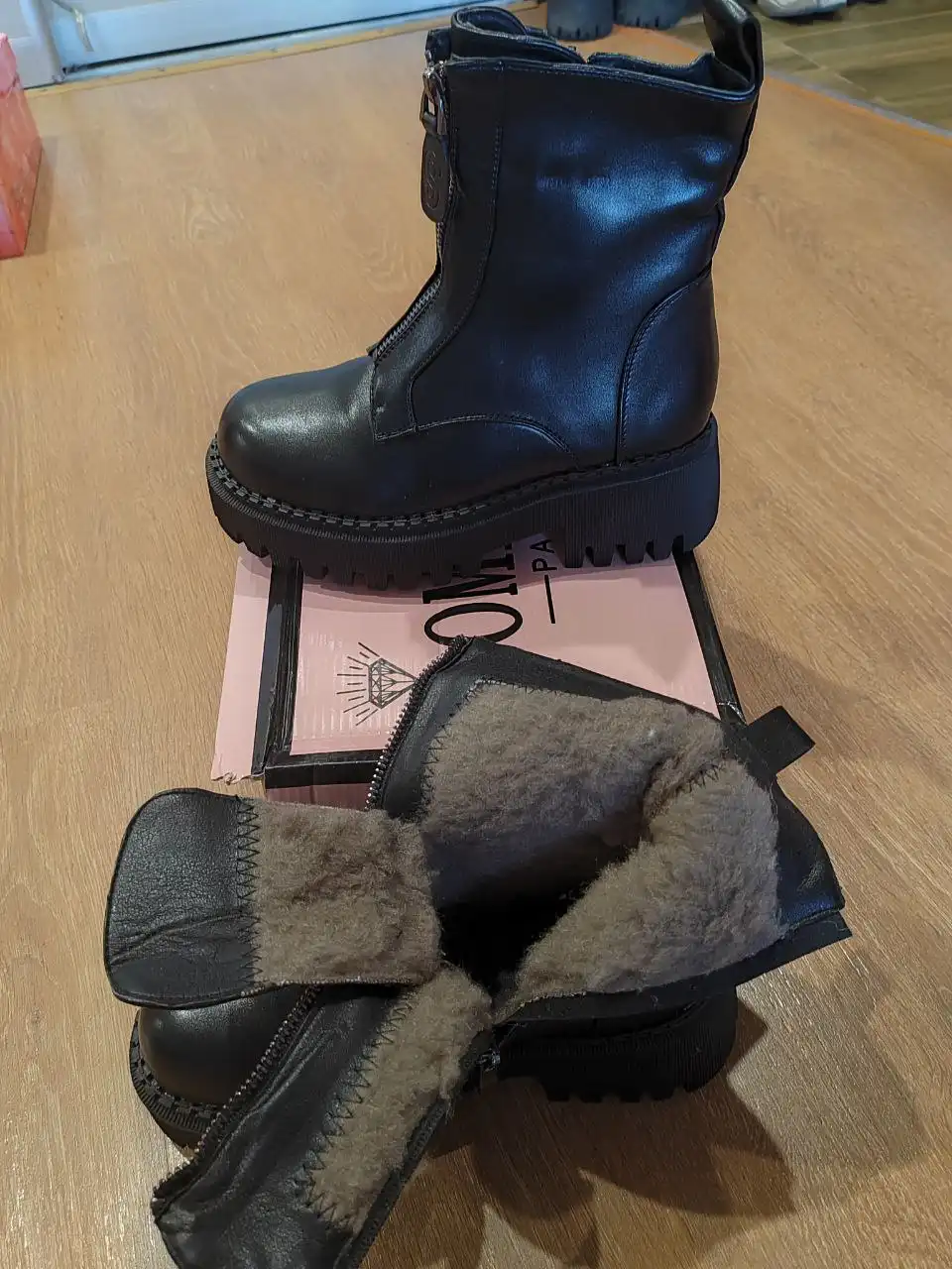 Продам зимние ботинки 34 и 35 размер