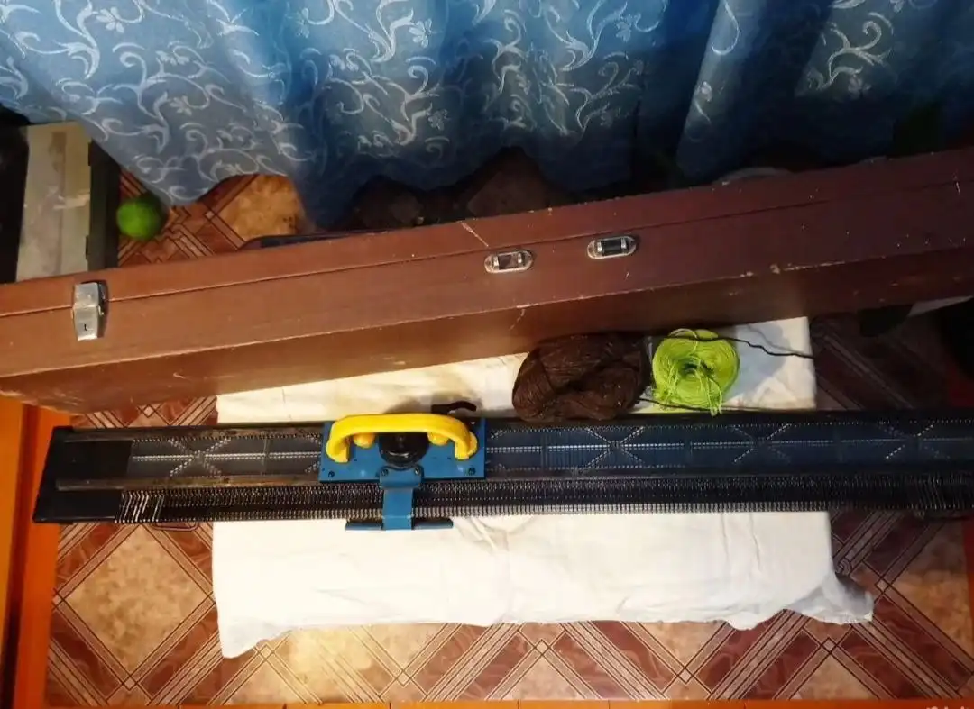 Продам вязальную машину Северянка