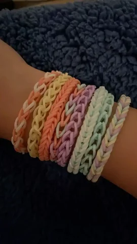 Браслеты и чехлы в подарок на Новый год - Хобби и отдых в Минусинск