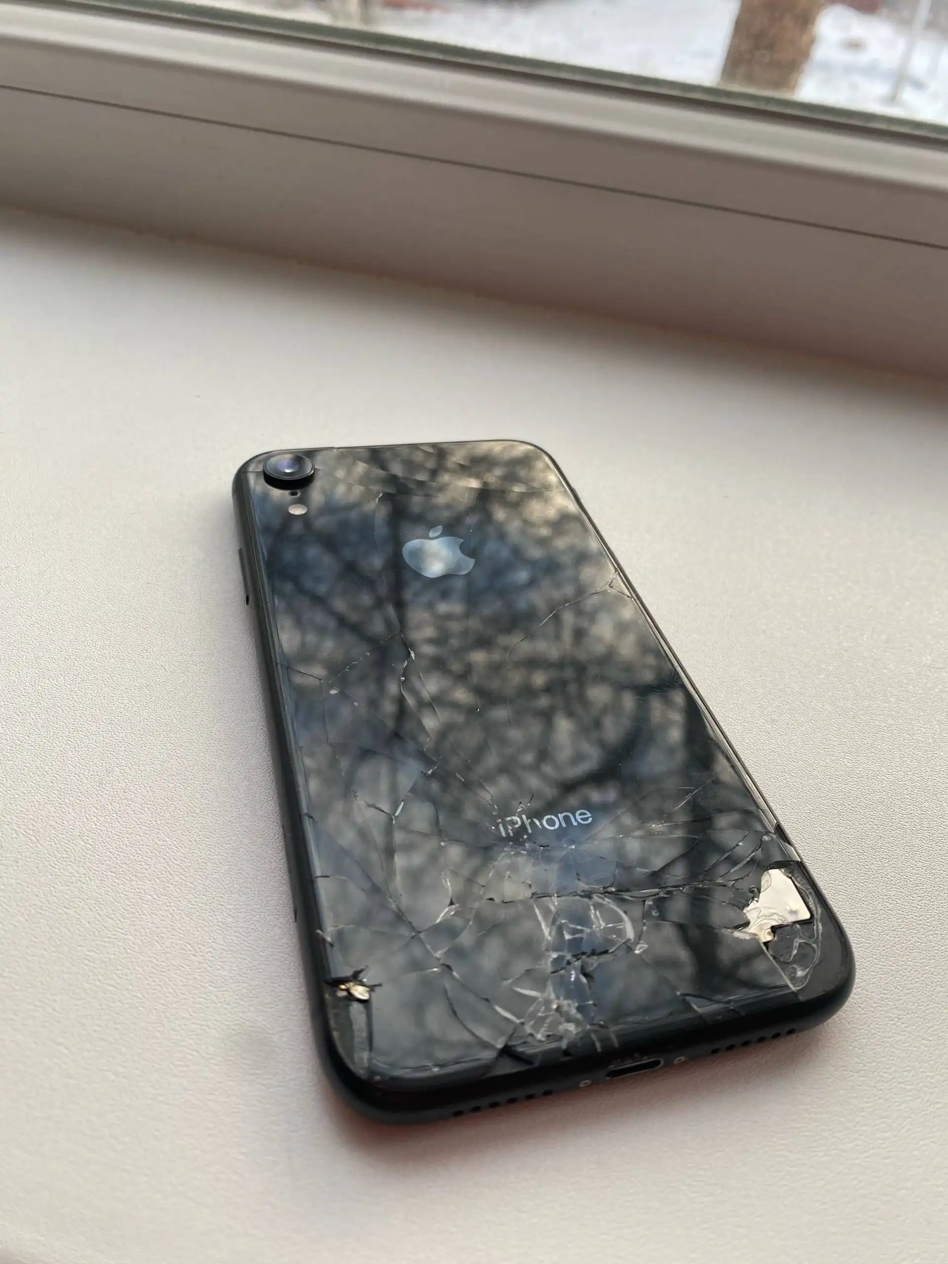 iPhone Xr 128 ГБ с дефектами