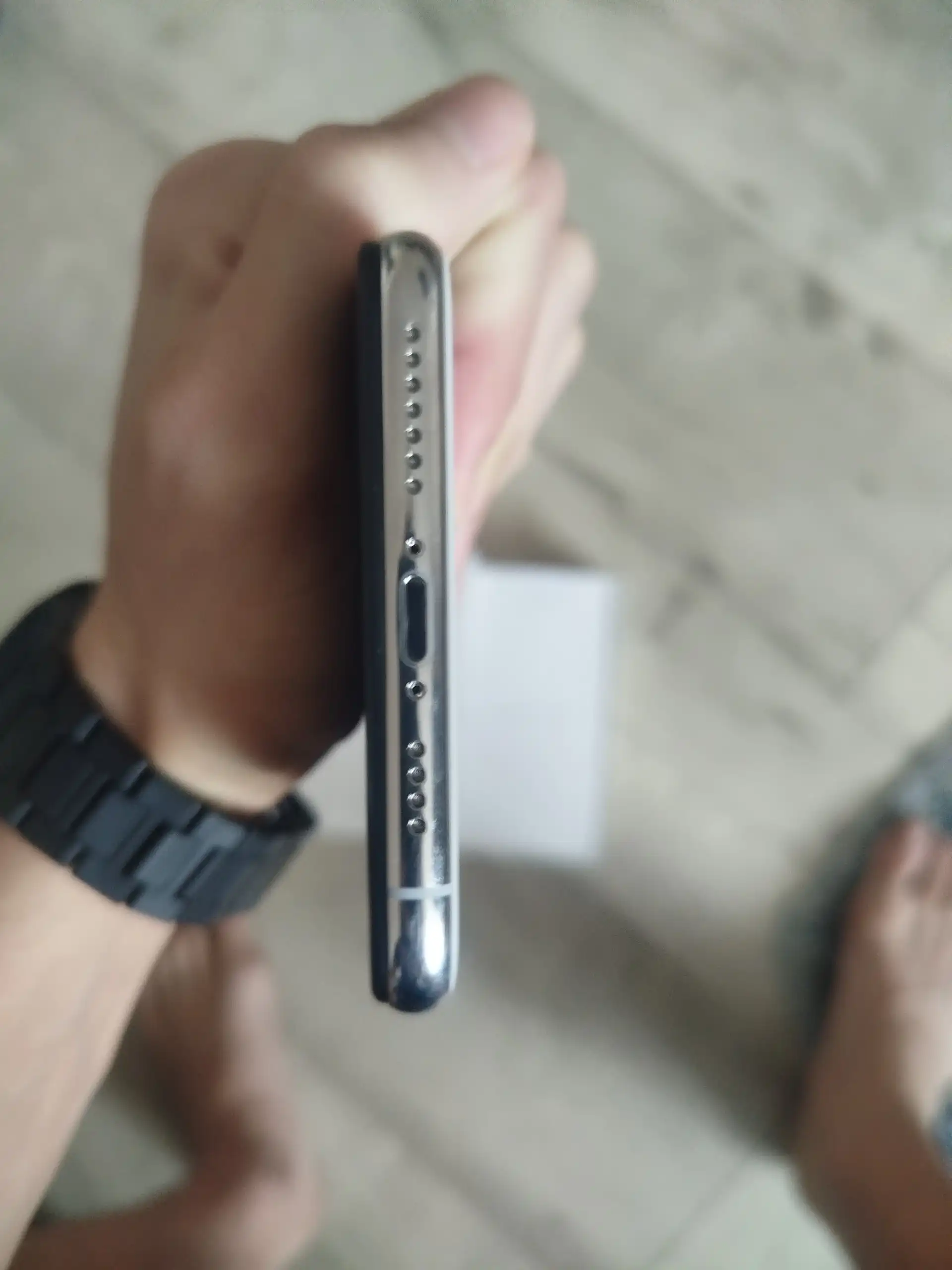 Продажа заблокированного iPhone X Max 64 ГБ с дефектами