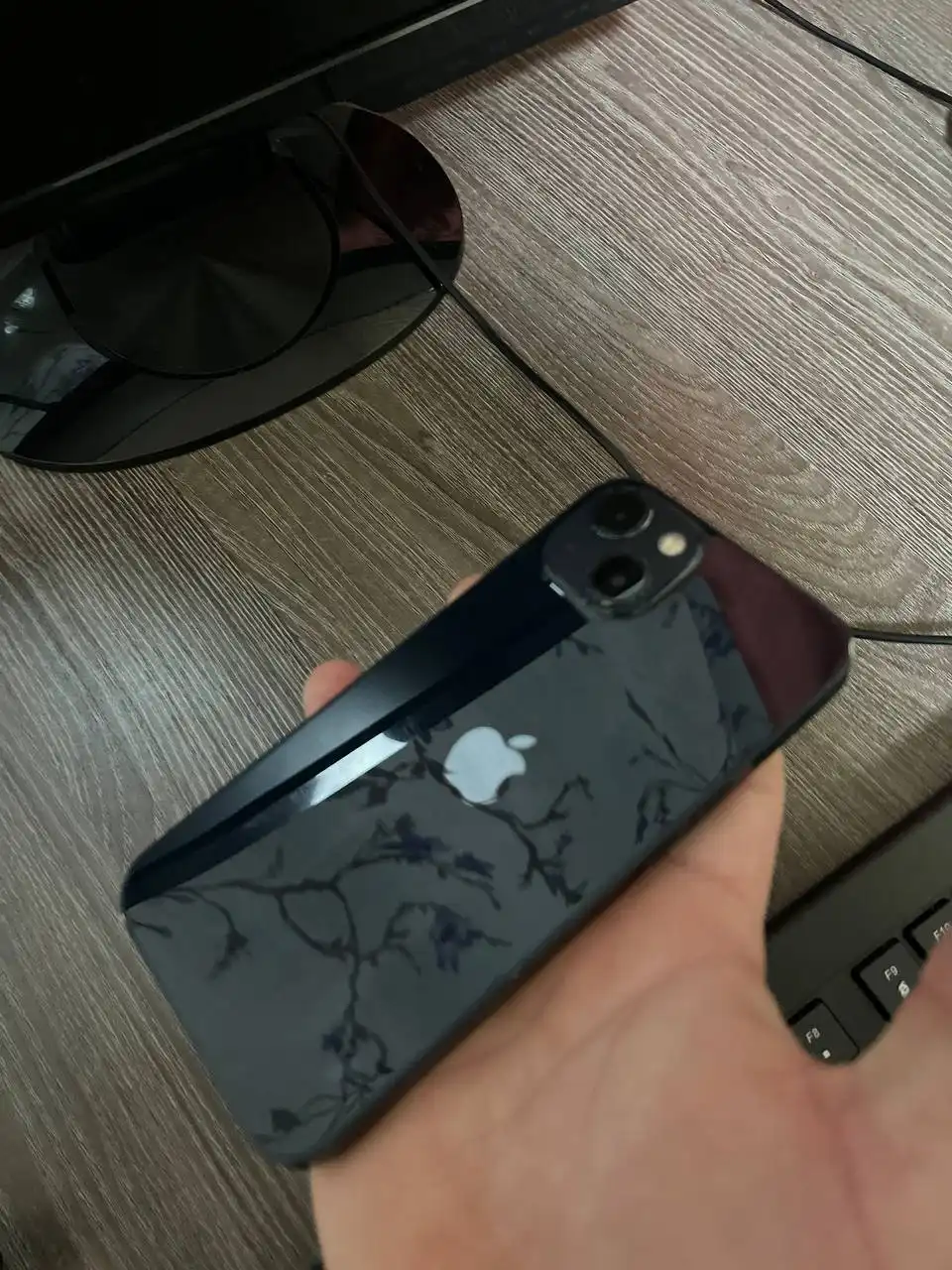 Продажа iPhone 13 128 ГБ с замененным экраном