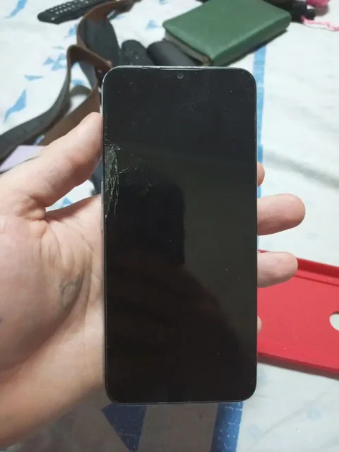 Realme C31 4/64 с подбитым экраном - Электроника в Абакан