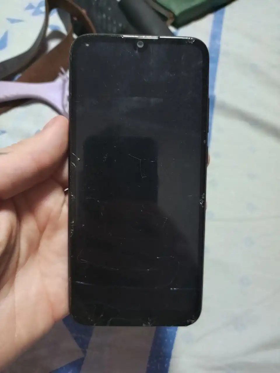 Смартфон Honor 8a 2/32 с поврежденным экраном