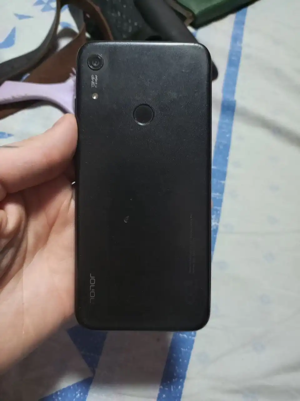 Смартфон Honor 8a 2/32 с поврежденным экраном