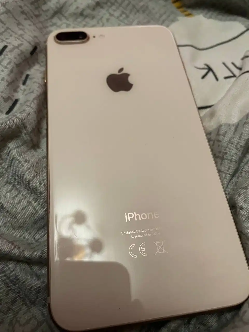 iPhone 8+ с неисправным гнездом зарядки - Смартфоны (Электроника) в Минусинск