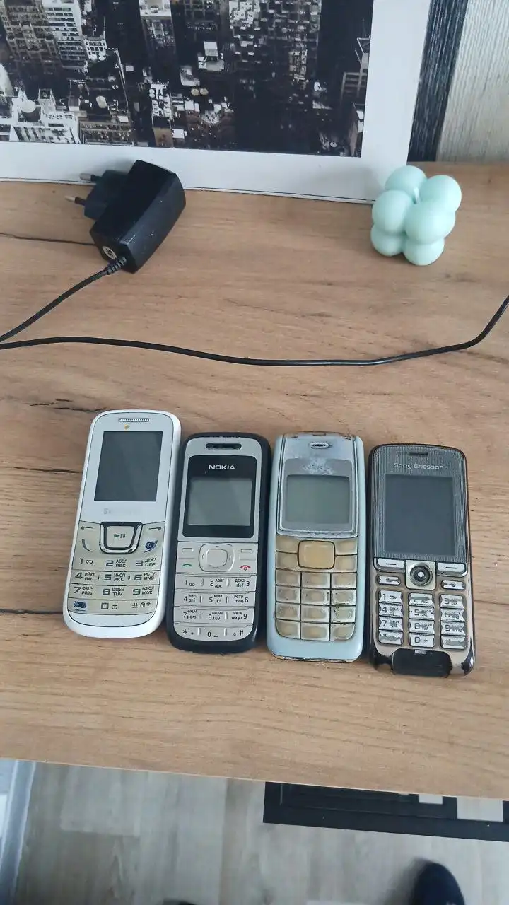 Продажа старых телефонов - Мобильные телефоны (Электроника) в Минусинск