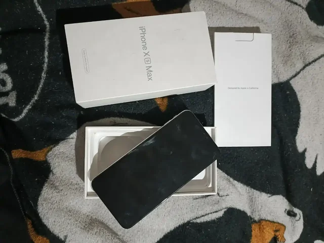 Продам iPhone X Max с поврежденным шлейфом аккумулятора - Смартфоны в Минусинск