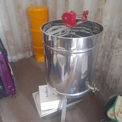 Продажа медогонки с ведрами - Инкубаторы в Минусинск