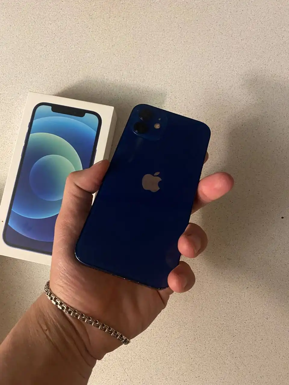 Apple iPhone 12 64 Gb синий цвет - Смартфоны (Электроника) в Минусинск