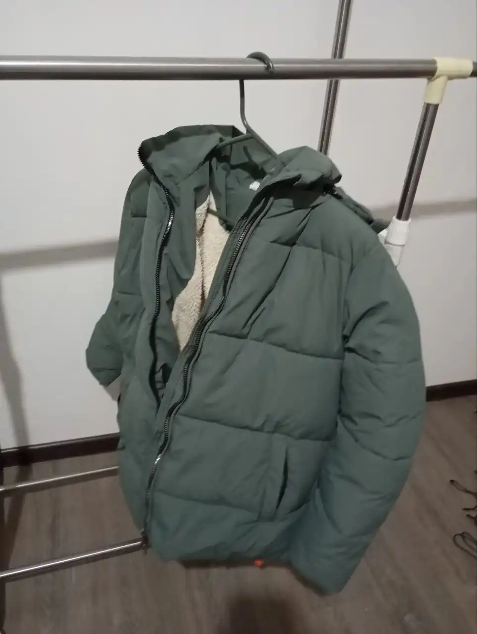 Продам зимнюю куртку для девочек подростков - Верхняя одежда (Одежда) в Минусинск