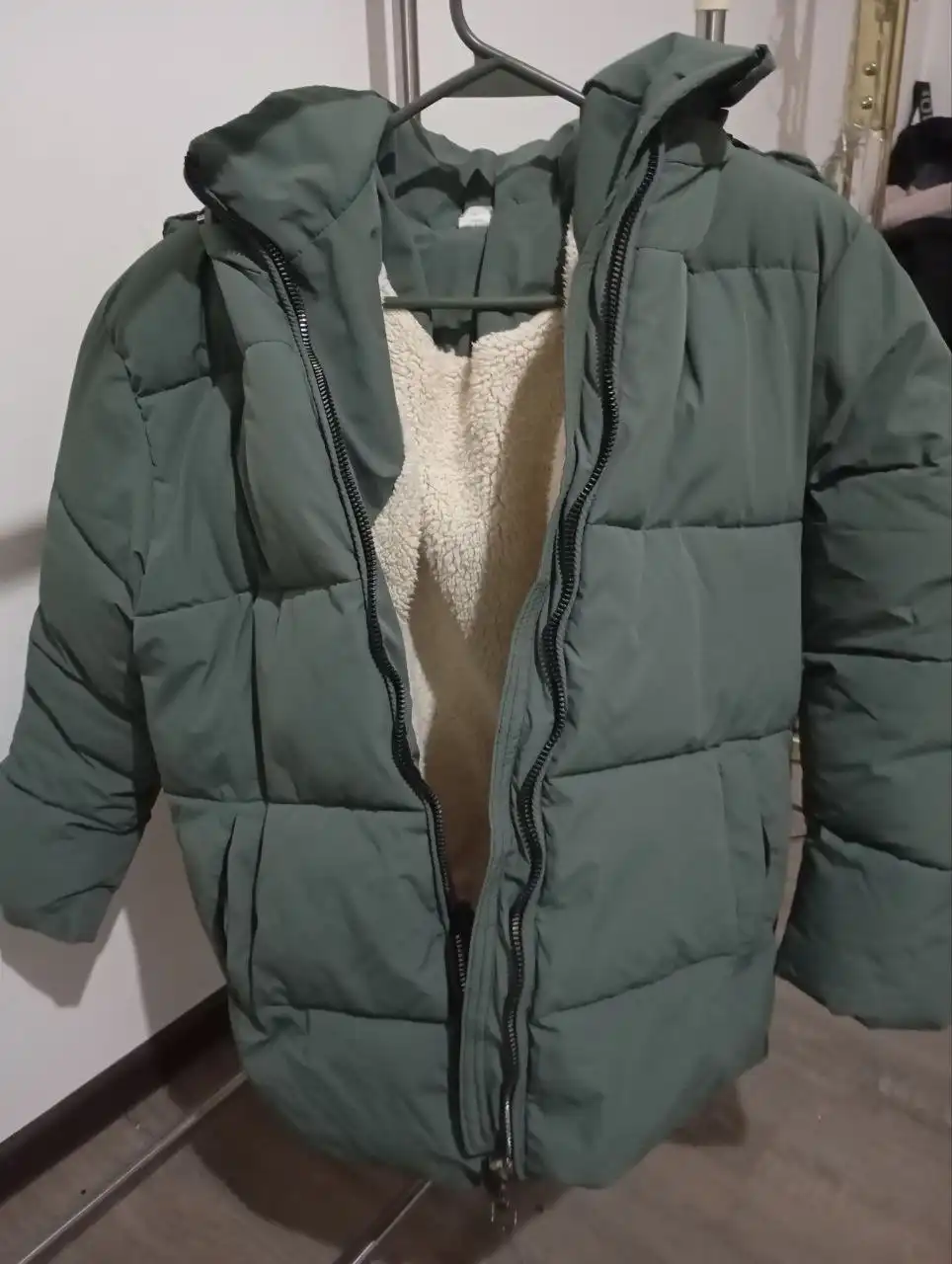 Продам зимнюю куртку для девочек подростков - Верхняя одежда (Одежда) в Минусинск