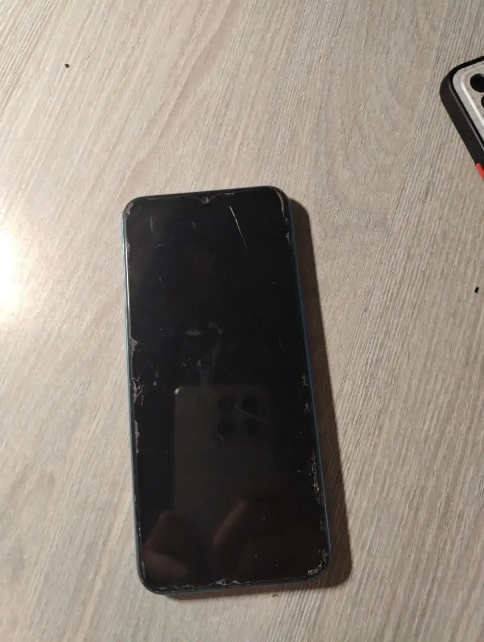 Телефон Tecno Spark 7 с разбитым стеклом - Смартфоны (Электроника) в Минусинск