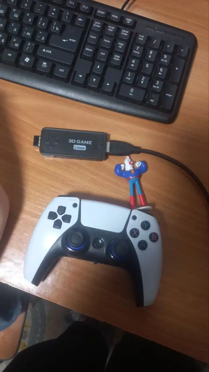 Продам геймстик Linux с играми GTA и Minecraft - Игровые приставки и аксессуары (Электроника) в Минусинск