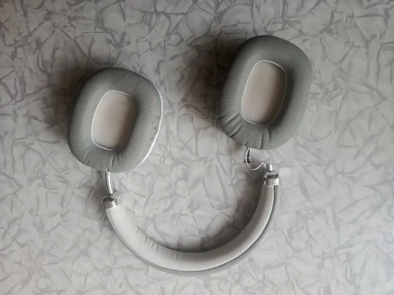 Наушники с повреждённым ухом - Наушники (Электроника) в Минусинск