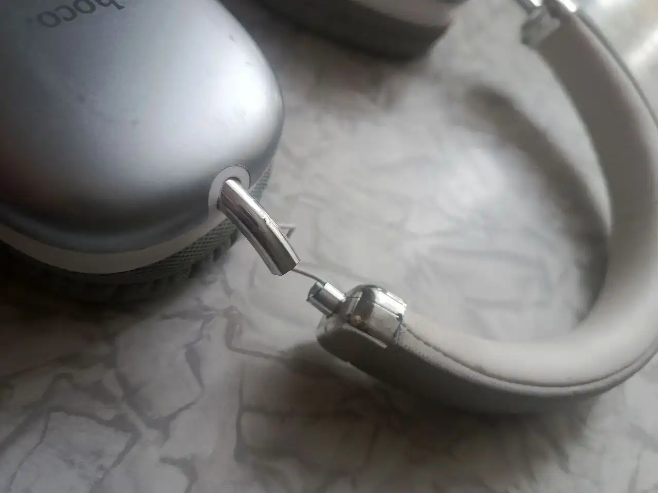 Наушники с повреждённым ухом - Наушники (Электроника) в Минусинск