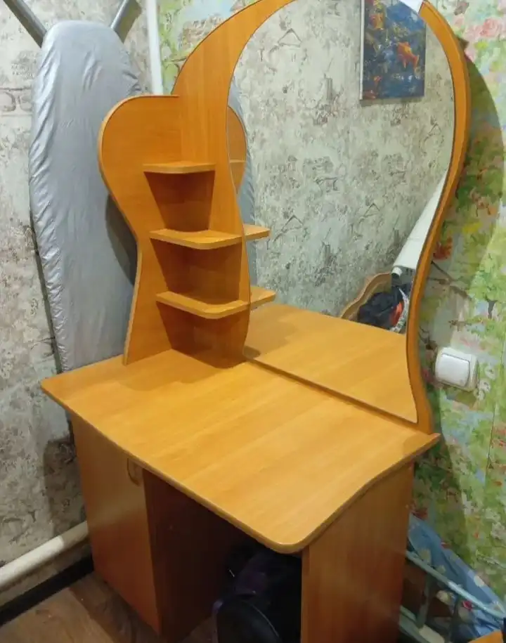 Продам стол с зеркалом разборный - Мебель (Барахолка) в Минусинск
