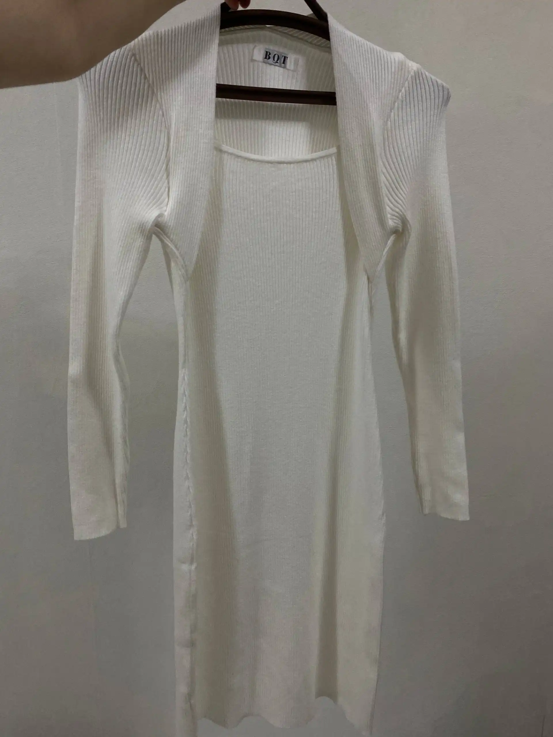 Продам два платья новые белое и молочное - Платья (Одежда) в Минусинск