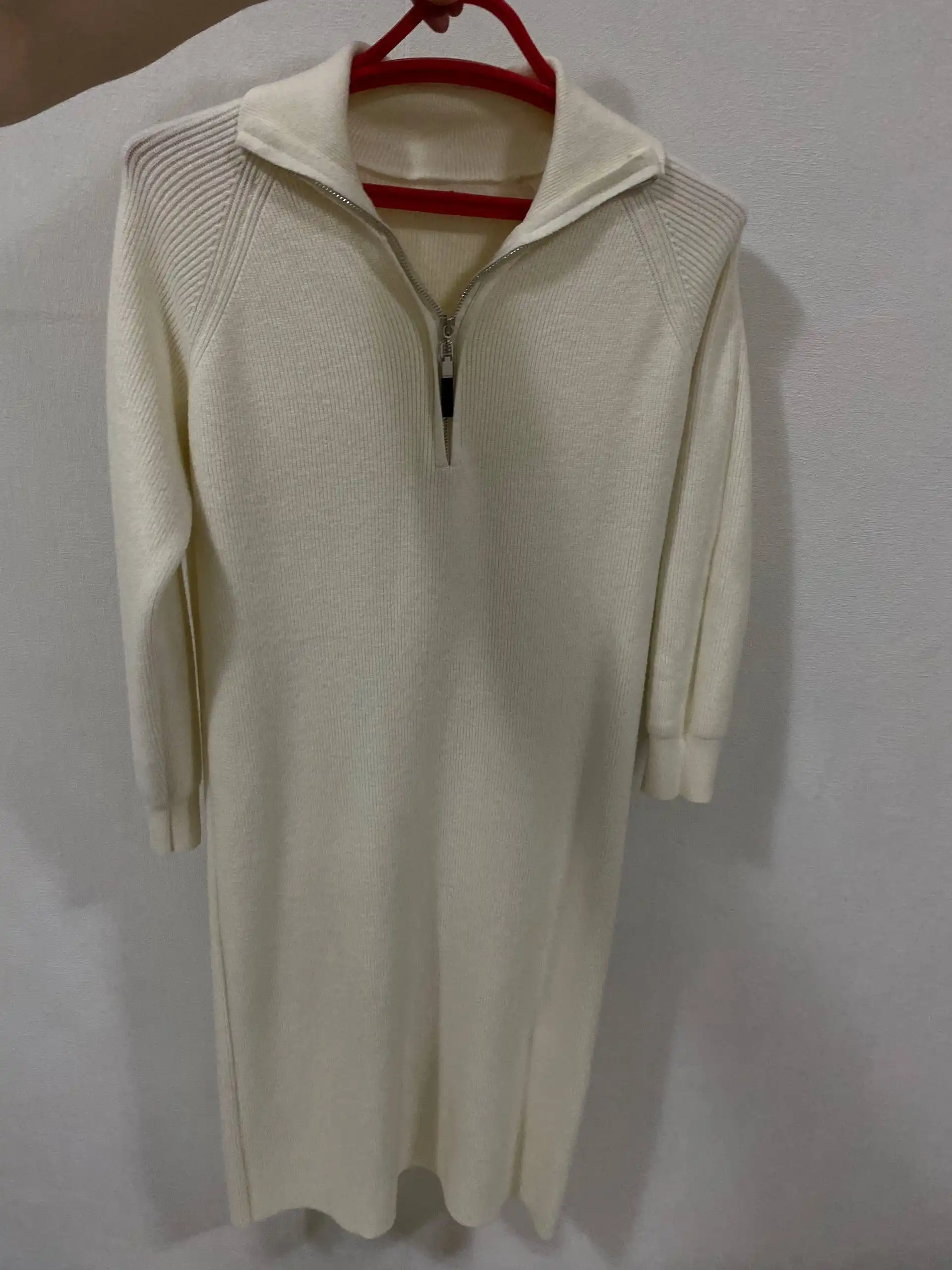 Продам два платья новые белое и молочное - Платья (Одежда) в Минусинск