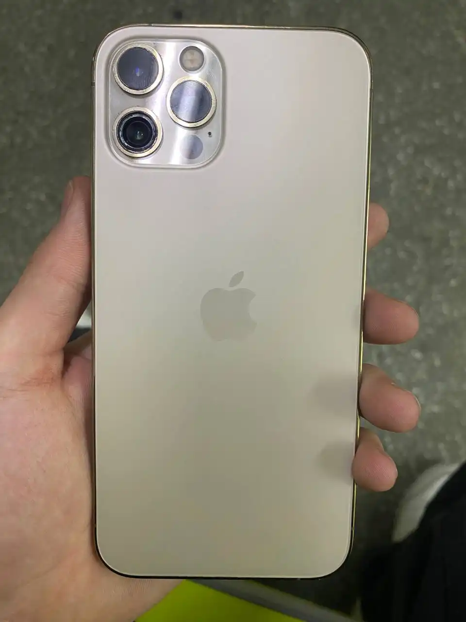 Продам iPhone 12 Pro 128 ГБ и планшет Lenovo - Смартфоны и планшеты (Электроника) в Минусинск