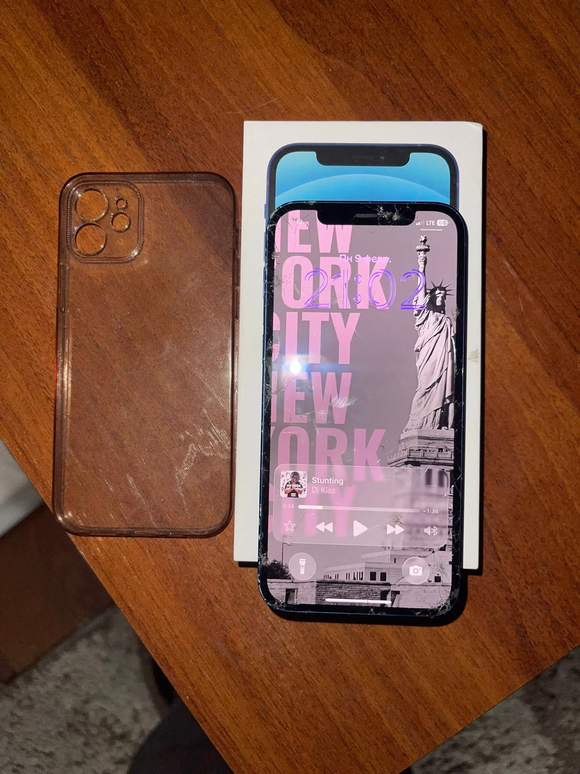 iPhone 12 256 GB с разбитым экраном - Смартфоны (Электроника) в Минусинск