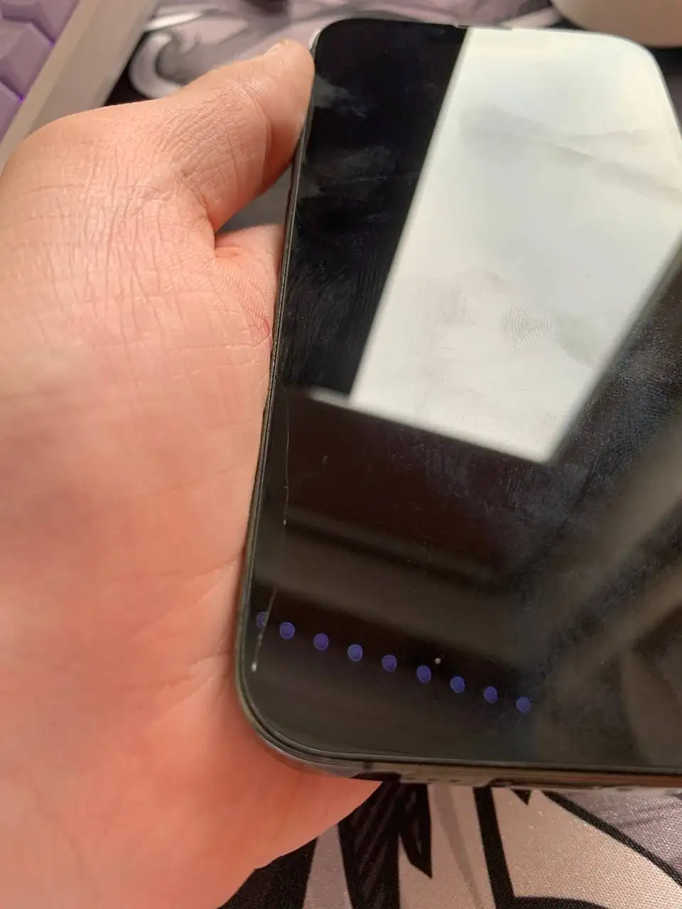 Смартфон с небольшим дефектом экрана - Смартфоны (Электроника) в Абакан