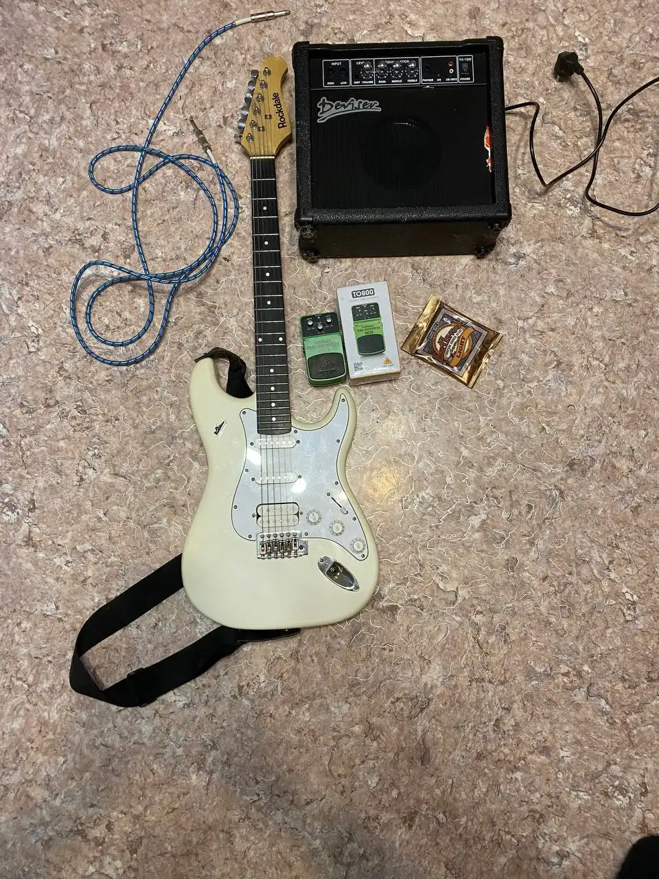 Продажа электрогитары с комплектующими - Музыкальные инструменты (Барахолка) в Минусинск