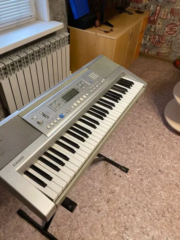 Продам синтезатор с подставкой и блоком питания - Электроника в Минусинск