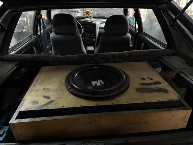 Продам сабвуфер Machete Sport 15 и усилитель Kix 600wx1 - Холодильники в Минусинск